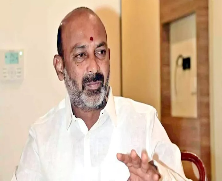 మాకు హెలికాప్టర్ పంపించండి: బండి