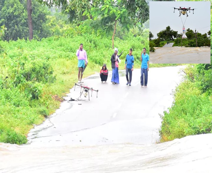 వరదలో చిక్కుకున్న వారికి డ్రోన్లతో ఆహారం