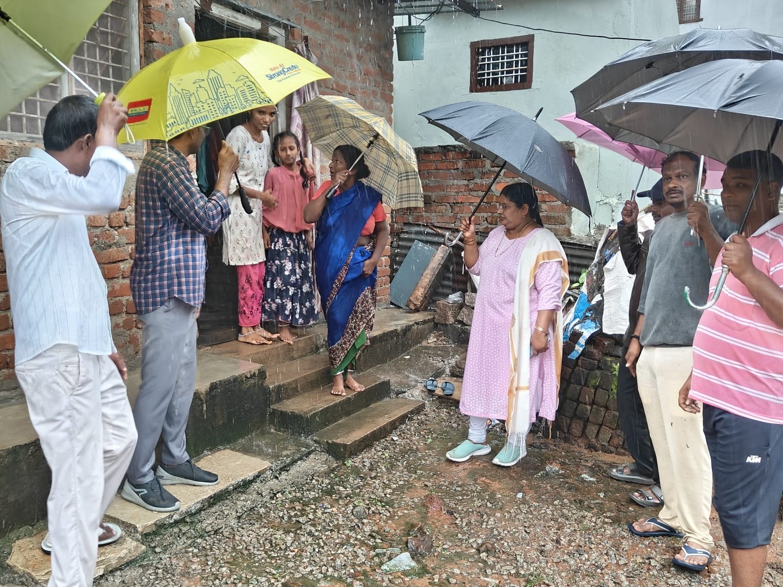 అంబేద్కర్ కాలనీలో పర్యటించిన ఆర్డీవో