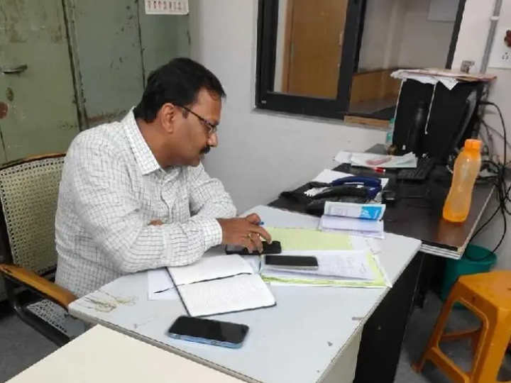 కంట్రోల్ రూమ్ ద్వారా పరిస్థితిని సమీక్షించిన కలెక్టర్