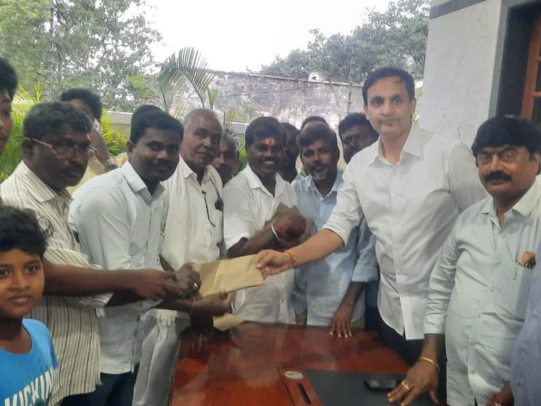 రూ. 10 లక్షల చందాలు పంపిణీ చేసిన గుత్తా అమిత్