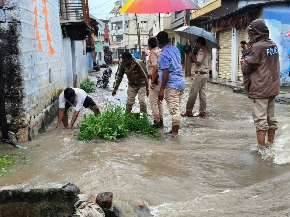 ప్రజా రక్షణలో మహిళా సీఐ