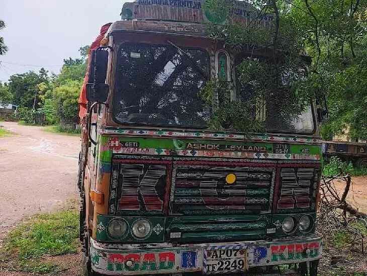 ఇసుక లారీ పట్టివేత