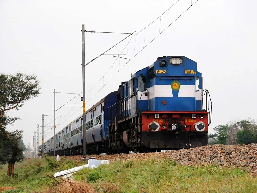 రాష్ట్రంలో పలు ట్రైన్ సర్వీస్‌లు రద్దు