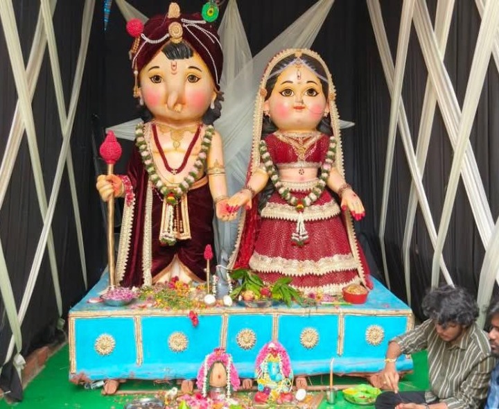 ఆకట్టుకుంటున్న రాధాకృష్ణ వినాయకులు
