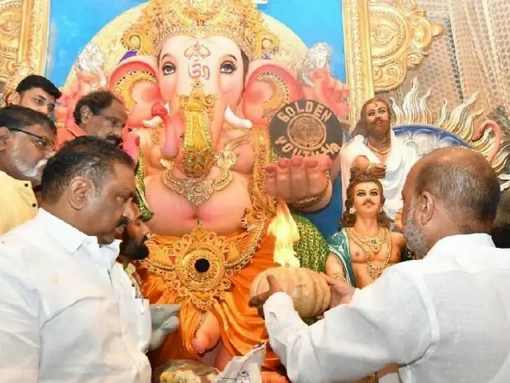 ‘నెంబర్ వన్’ గణనాథుని వద్ద కేంద్ర మంత్రి ప్రత్యేక పూజలు