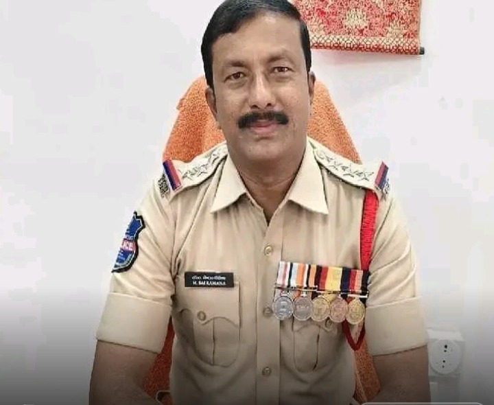 వర్షాలు నేపథ్యంలో ప్రజలు అప్రమత్తంగా ఉండాలి: సీఐ