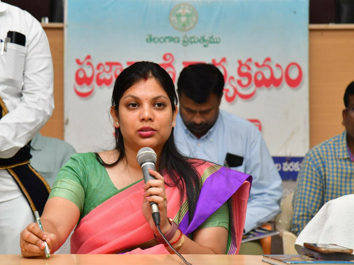 భారీ వర్షాలు.. నేడు పాఠశాలలకు సెలవు
