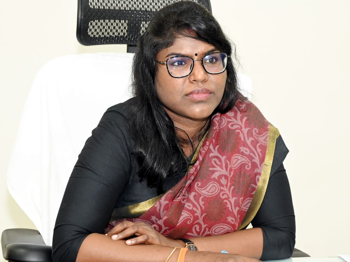 జిల్లాలో పాఠశాలలకు సెలవు