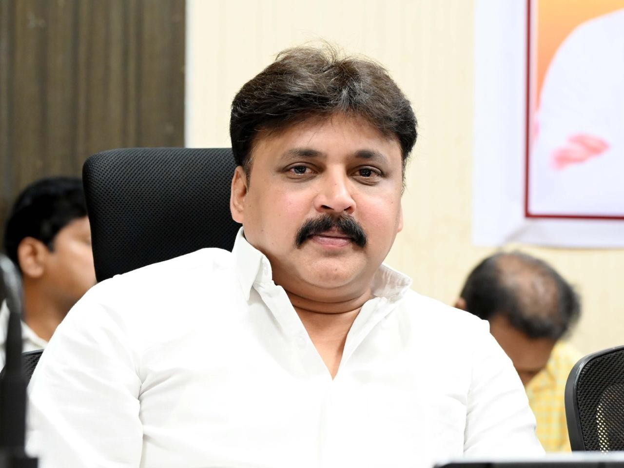 అవసరమైతేనే బయటకు రండి: ఎమ్మల్యే
