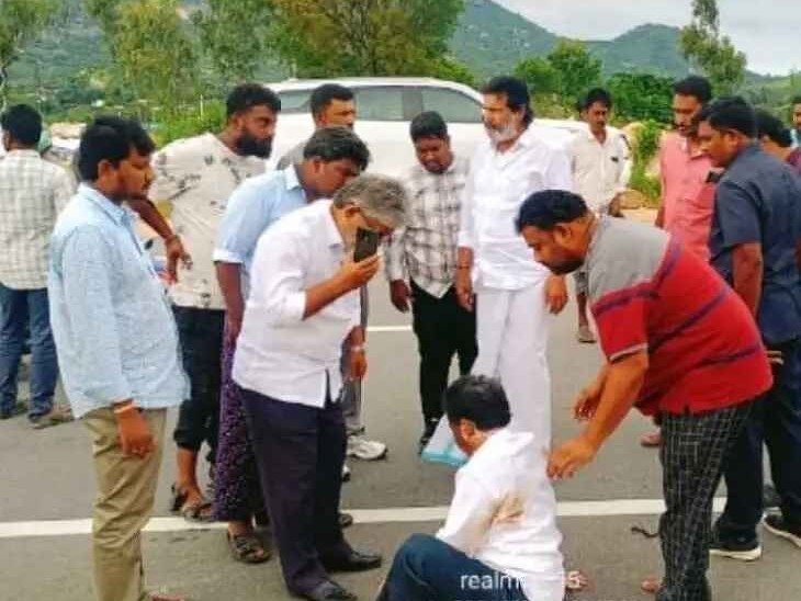 రోడ్డు ప్రమాద బాధితున్ని కాపాడిన ఎమ్మెల్యేద్వారకానాథ్ రెడ్డి