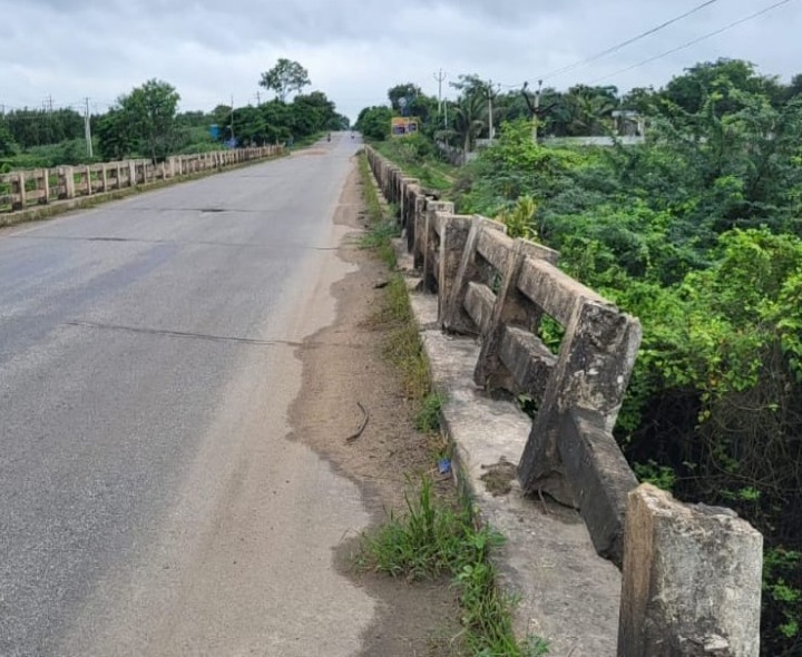 గొనుపాడు బ్రిడ్జి వద్ద పొంచి ఉన్న ప్రమాదం