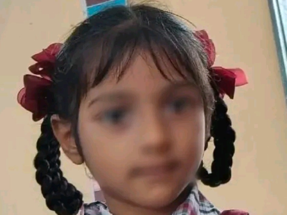 పాముకాటుతో చిన్నారి మృతి