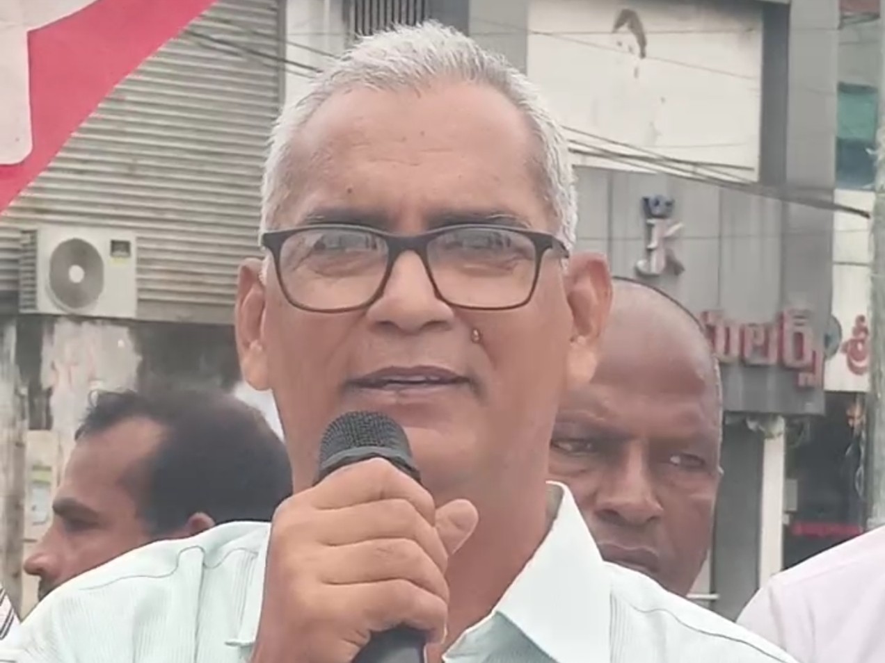 పట్టణంలో సీపీఎం నేతలు నిరసన