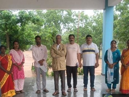కేజీబీవీ పాఠశాలను సందర్శించిన డీఈఓ