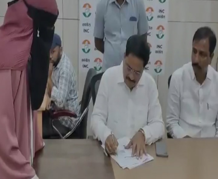 గాంధీ భవన్‌లో ‘అందుబాటులో ప్రజా ప్రతినిధులు’
