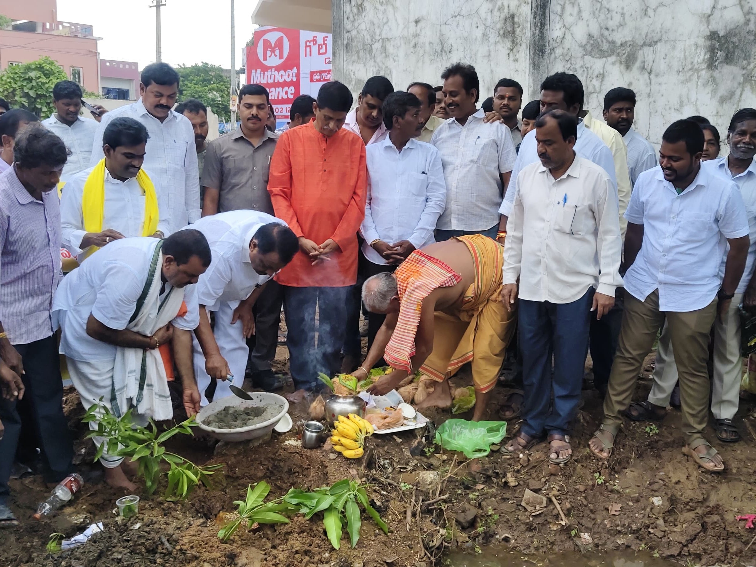 అన్నా క్యాంటీన్ భవన నిర్మాణానికి భూమి పూజ