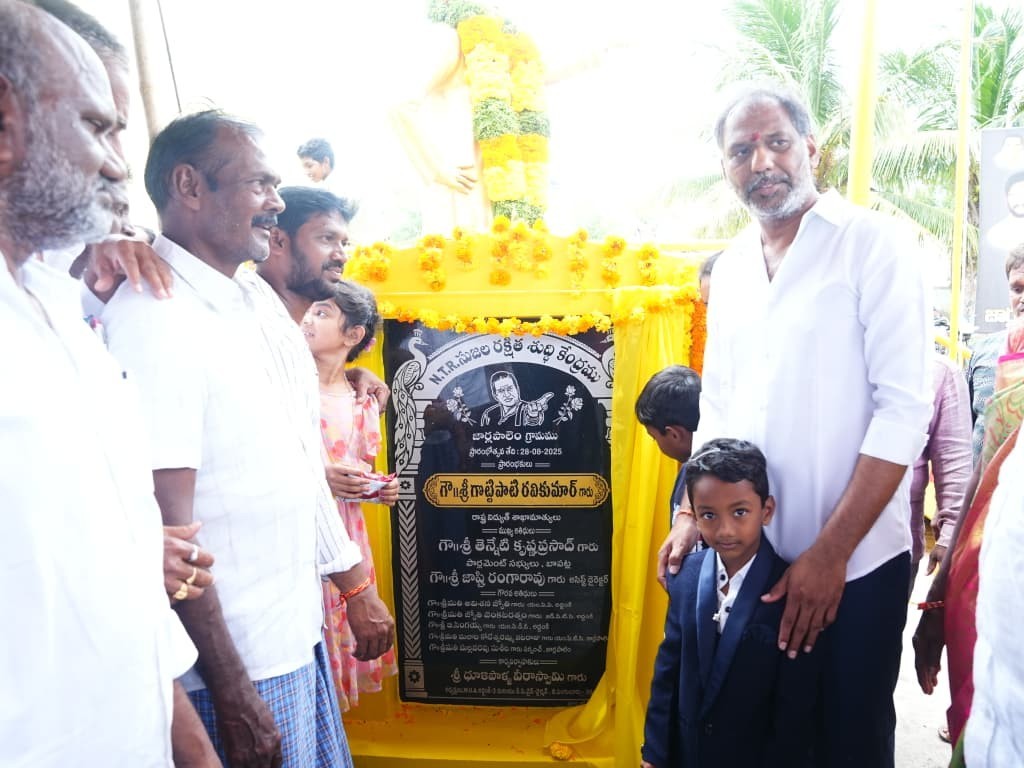 అభివృద్ధి కార్యక్రమాలలో పాల్గొన్న మంత్రి