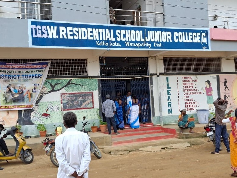గురుకుల పాఠశాలలో విద్యార్థులకు డెంగ్యూ జ్వరాలు
