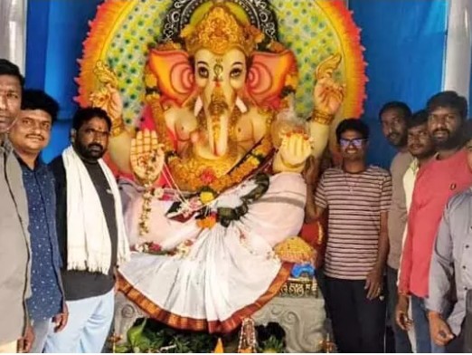 18 ఏళ్ల నుంచి ఉత్సవాలు.. గణపతికి 18 కేజీల లడ్డూ