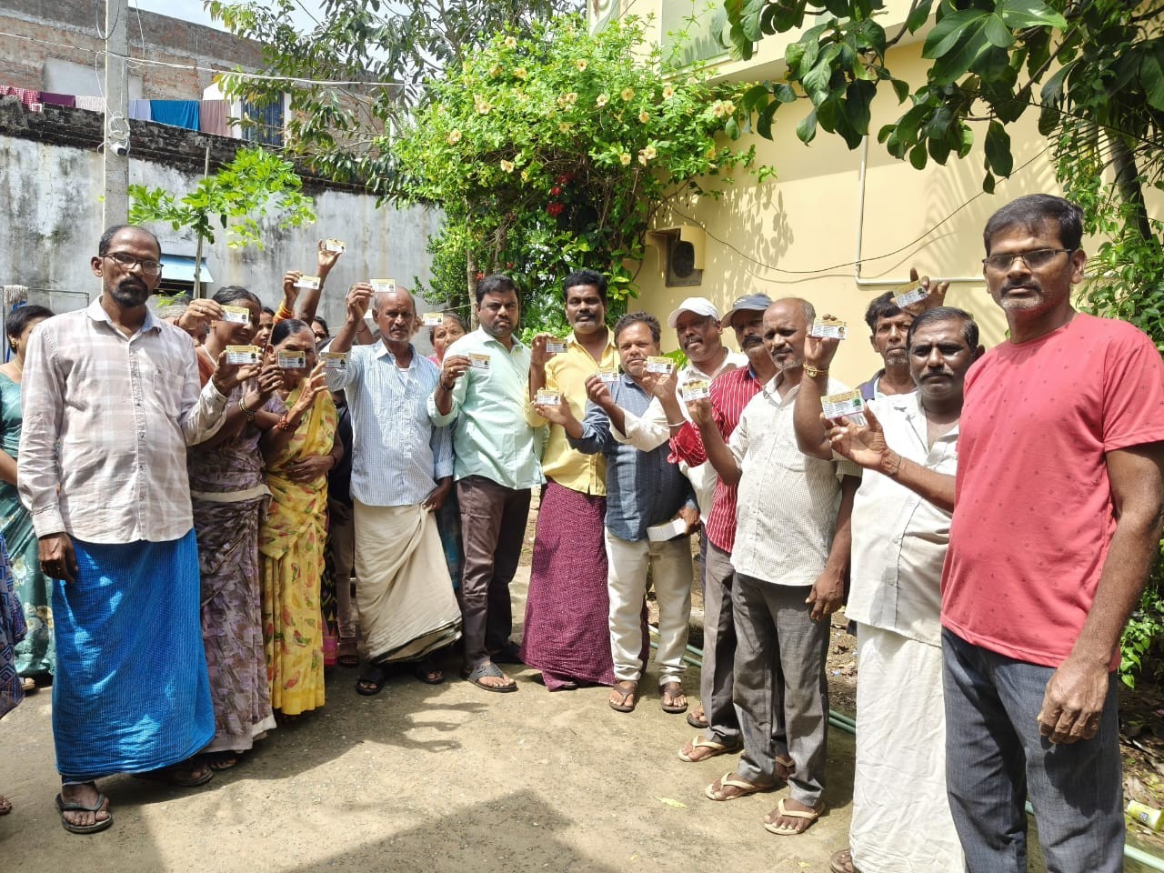 కిష్టుపురం గ్రామంలో స్మార్ట్ కార్డులు పంపిణీ