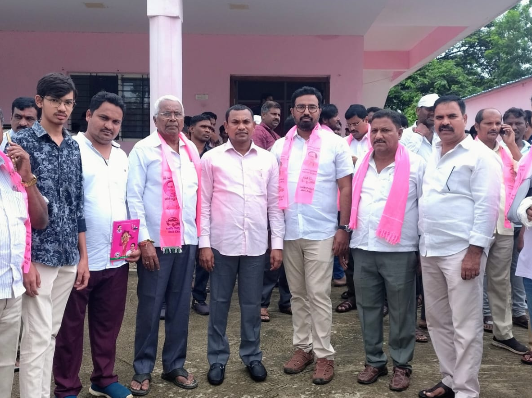 పార్టీ అభివృద్ధికి ప్రతీ కార్యకర్త కృషి చేయాలి: మాజీ ఎమ్మెల్యే