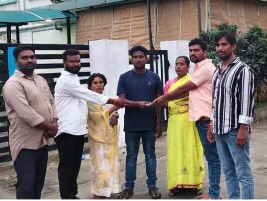 చికిత్స పొందుతున్న గర్భిణీ పూజకు ఆర్ధిక సహాయం