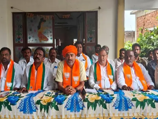 బండి సంజయ్‌పై వ్యక్తిగత విమర్శలు చేయడం సిగ్గుచేటు