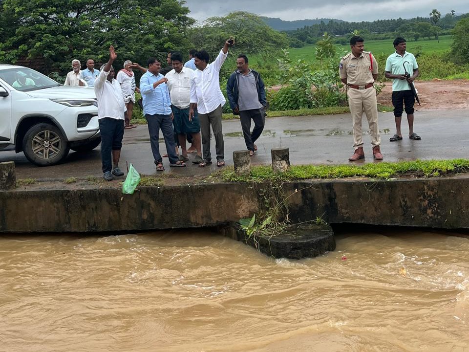 దమ్మపేటలో పర్యటించిన ఎమ్మెల్యే