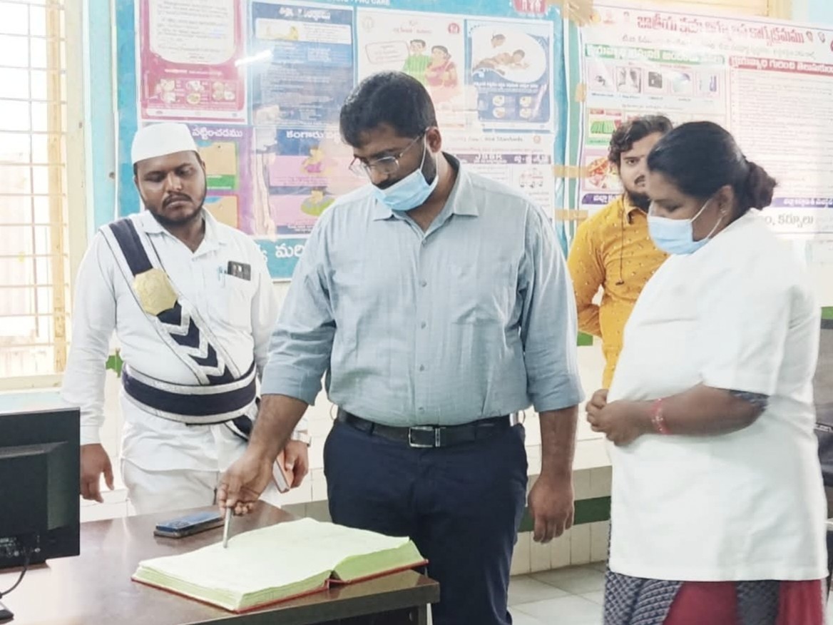 ప్రభుత్వ ఆసుపత్రిని తనిఖీ చేసిన సబ్ కలెక్టర్