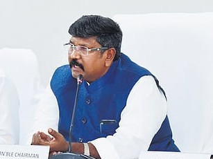 ‘జిల్లాలో స్థలాలు లేవని ఎవరు చెప్పారు’