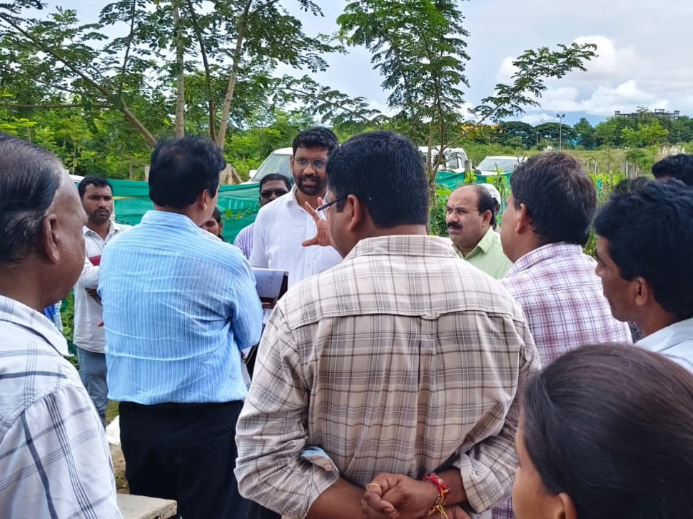 బీటీపీఎస్ ప్రాంతంలో పర్యటించిన కలెక్టర్