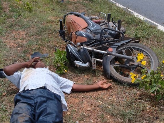 పెళ్లకూరులో రోడ్డు ప్రమాదం..వ్యక్తికి గాయాలు
