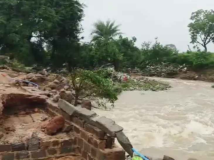 మెదక్-అక్కన్నపేట మధ్య రైల్వే ట్రాక్ ధ్వంసం