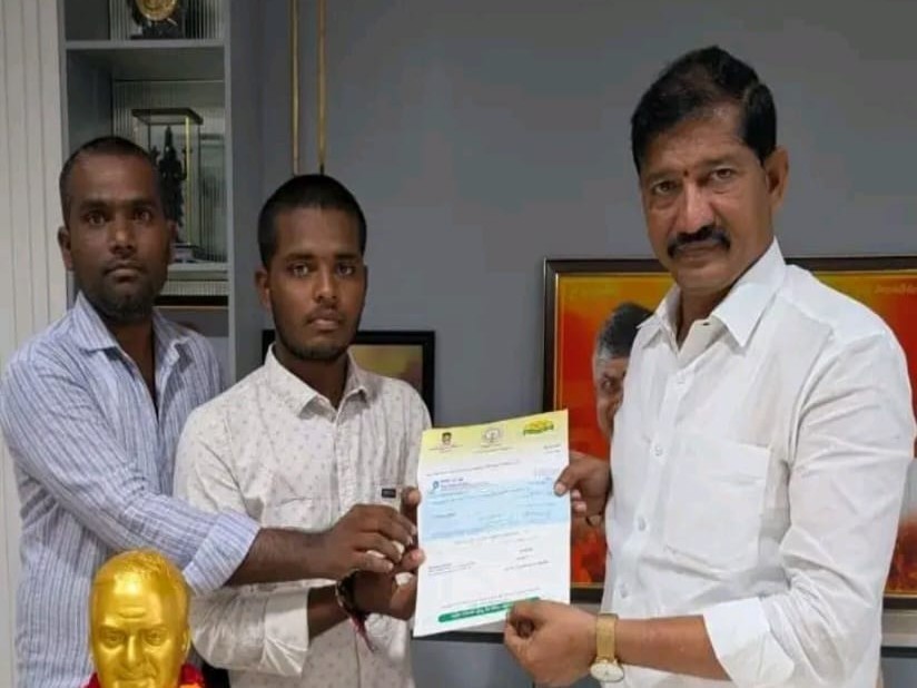 సీఎం రిలీఫ్ ఫండ్ చెక్కును పంపిణీ చేసిన ఎంపీ