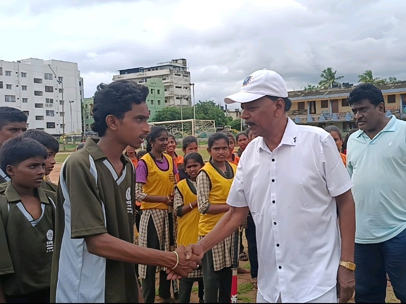 ‘విద్యార్థులకు క్రీడా పోటీలు ప్రతిభకు మెట్లు’