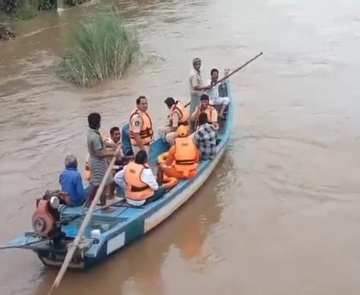 గోదావరిలో వ్యక్తి గల్లంతు.!