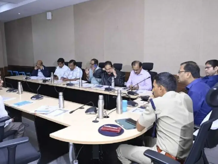 వరద ఉద్ధృతిపై CPతో కలిసి కలెక్టర్ సమీక్ష