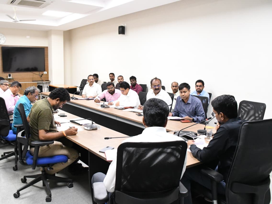 కెనాల్ పెండింగ్ పనులు పూర్తి చేయాలి: కలెక్టర్