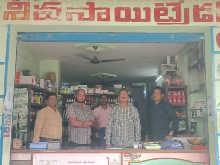 ఎరువులు దుకాణపై ఆకస్మికంగా విజిలెన్స్ దాడులు