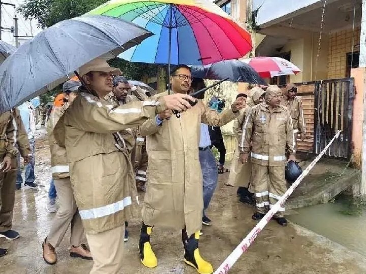 వరద ప్రాంతాలను పరిశీలించిన అగ్నిమాపక శాఖ డీజీ