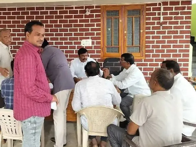 ఉపాధ్యాయుల కొరత తీర్చాలని ఎమ్మెల్సీకి వినతి