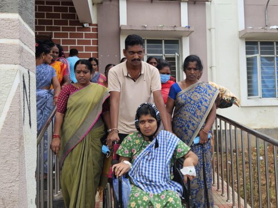 మాత శిశు నుంచి ముందస్తుగా రోగుల తరలింపు
