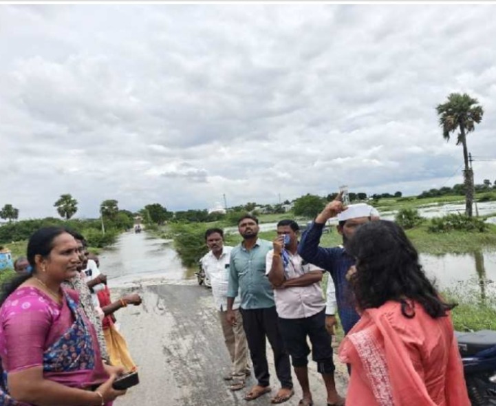 లో లెవెల్ కాజ్ వే ను పరిశీలించిన కలెక్టర్