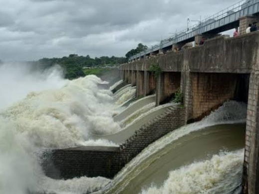 నిజాంసాగర్ ప్రాజెక్టు 27 గేట్లు ఎత్తివేత
