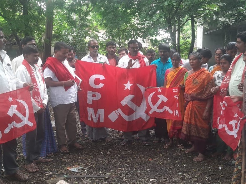 ‘ప్రభుత్వాలు మారిన పల్లె ప్రజల బతుకులు మారలేదు’