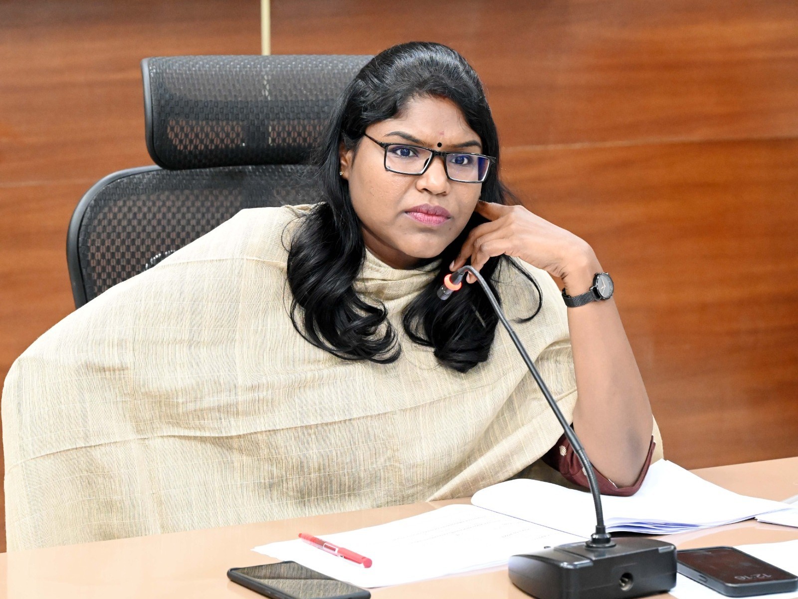 ‘డ్వాక్రా ఉత్పత్తులకు ఆన్‌లైన్ సౌకర్యాలు అందజేయాలి’