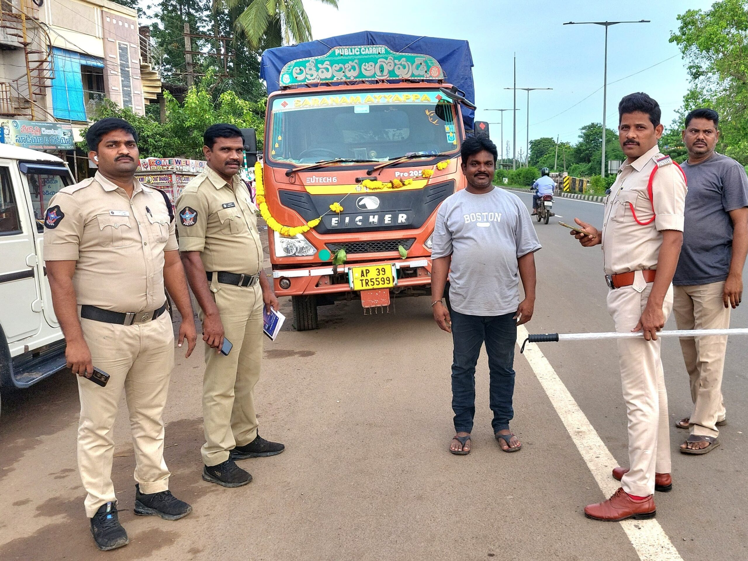 వ్యతిరేక దిశలో ప్రయాణం ప్రమాదకరం: ఎస్సై