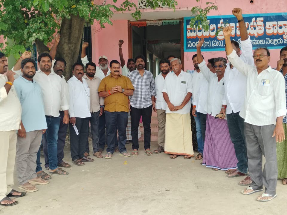 జిల్లాలో పింఛన్‌లు  తొలగింపుపై.. నిరసనలు