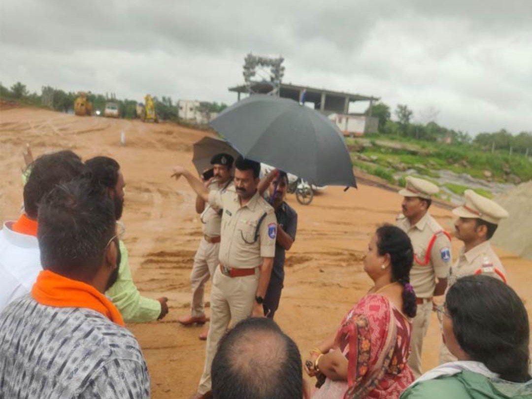 పెద్ద చెరువులో ఏర్పాట్లను సందర్శించిన డీసీపీ